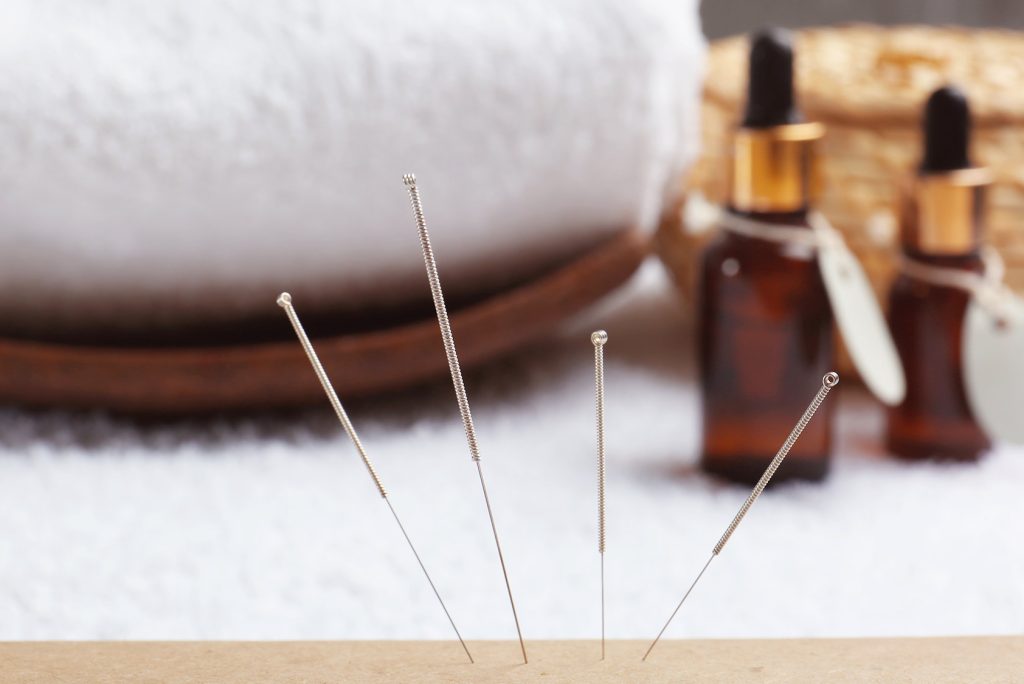 What are the risks of acupuncture?